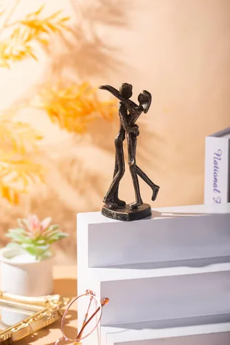 Vista 7 de Regalo de escultura de hierro para 6º aniversario, estatua romántica de pareja para ella, decoración de metal negro hecha a mano, boda, San