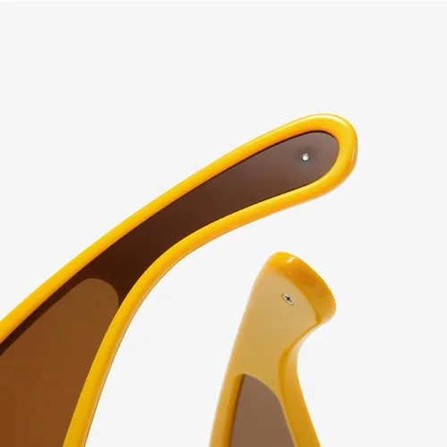 Vista 4 de HyeeMiZine Gafas de sol con máscara ondulada para mujeres y hombres, de gran tamaño, gafas de sol con visera de moda con espejo