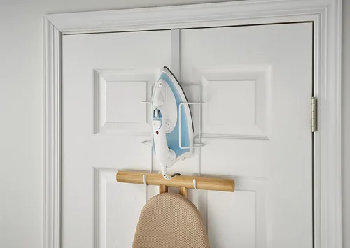 Vista 10 de ClosetMaid Barra de valet colgante para instalación en pared o puerta, accesorios incluidos, diseño plegable, acero duradero, color blanco
