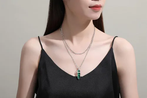 Vista 4 de XIANNVXI Collar de piedra de cristal curativo con colgante de cuarzo natural Reiki con piedras preciosas en capas, joyería de bruja para mujer