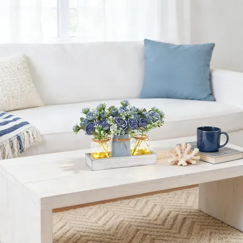 Vista 3 de Mkono Luces de Frasco Mason Centro de Mesa Decoración de Mesa para Comedor Bandeja de Madera Estilo Granja con 3 Frascos Flores Piezas Centrales