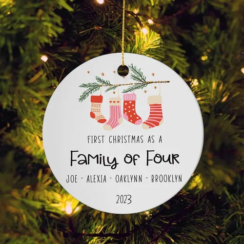 Vista 11 de Adorno de Navidad personalizado para familia, adorno de calcetín de Navidad, adorno familiar para nietos, adorno de Navidad familiar 2023