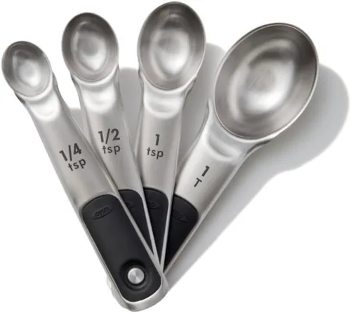 Vista 7 de OXO Good Grips - Vasos medidores de acero inoxidable con broches magnéticos (4 unidades)