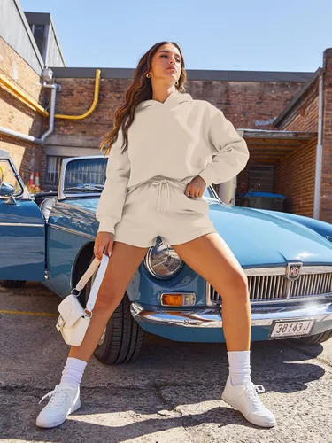 Vista 4 de AUTOMET Conjunto de 2 piezas para mujer, sudadera con capucha de gran tamaño, pantalones cortos casuales para otoño, ropa de moda 2024