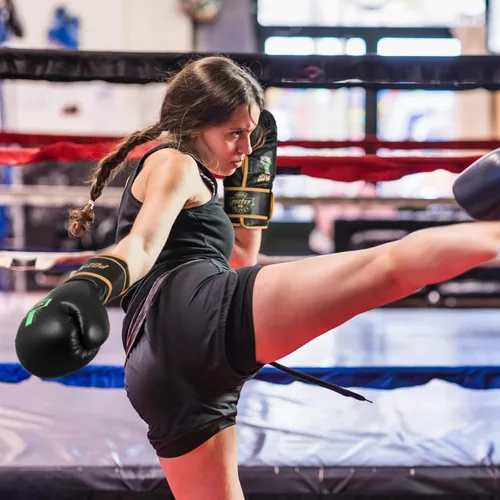 Vista 6 de Guantes de boxeo para hombres y mujeres, guantes de entrenamiento profesionales para sparring, entrenamiento de bolsa pesada, guantes de enfoque