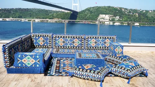 Vista 4 de arabicsofa Juego de asientos Jalsa en forma de L – Majlis árabe hecho a mano con almohadas de respaldo