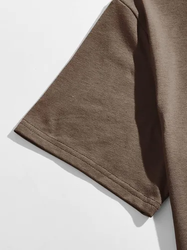 Vista 4 de WDIRARA Camiseta de manga corta con cuello redondo y estampado gráfico de letras para hombre