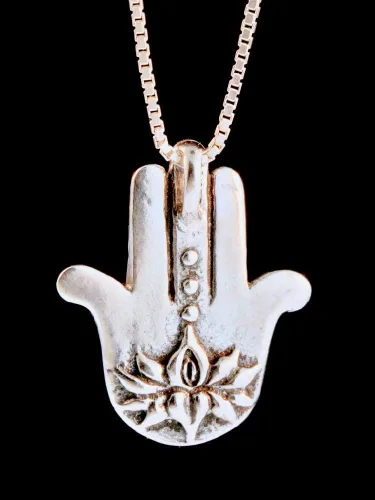 Vista 4 de Hamsa Mano y Ojo Colgante Plata Mano de Fátima Evil Eye Lotus Charm 5 Elementos Chakra Yoga Boho Joyería