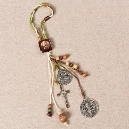 Vista 2 de IMPORTERS DE REGALO DEL PUEBLO Saint Benedict Home Blessing Cuenta con dos medallas de San Benito y crucifijo para protección espiritual
