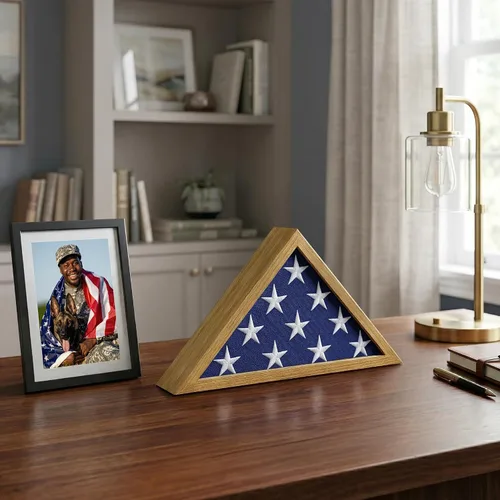 Vista 9 de Americanflat Pequeña vitrina plegada de bandera – Se adapta a banderas ceremoniales plegadas de 3 x 5 pies (no para bandera funeraria) – Colección
