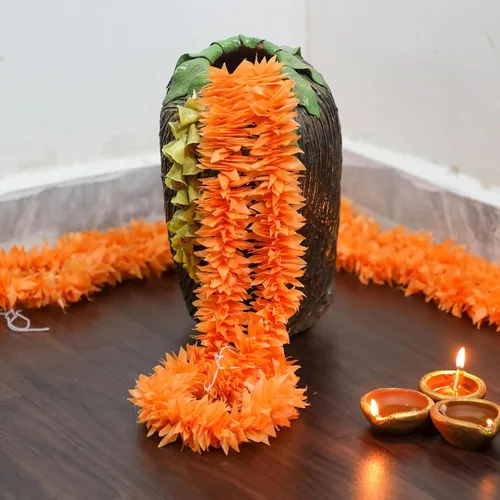 Vista 8 de Desi Favors Guirnaldas de caléndula naranja de 6 pies Guirnalda de flores artificiales Decoración de boda india Hosuewarming, guirnaldas
