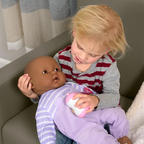 Vista 5 de Muñeca para abrazar de 20 pulgadas, de JC Toys, Africano americano