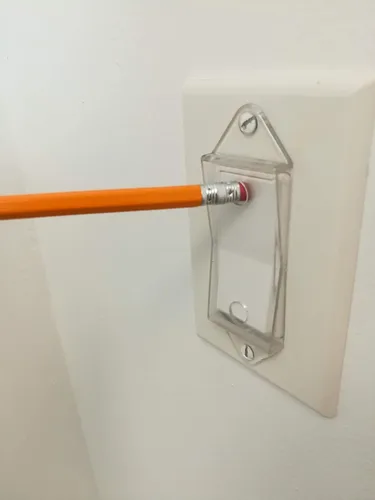 Vista 4 de Paquete de 4 protectores transparentes para placa de interruptor basculante, mantiene el interruptor de luz encendido o apagado. Protege tus luces