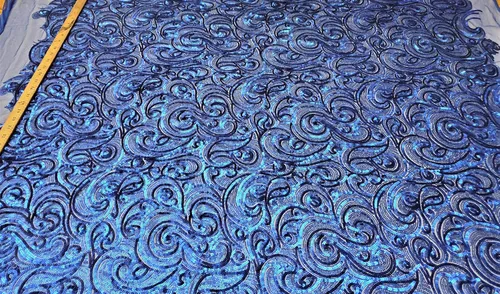 Vista 4 de The Spiral Sequin - Tela de lentejuelas rizadas de 3 pies y 1 yardas, sobre malla de polietileno, por el patio, tela de lentejuelas, mantel, lino