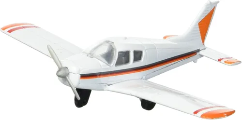 Vista 4 de Hot Wings Planes Piper Cherokee con pista conectable en museos de aviación en todo el país