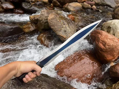 Vista 4 de Espada medieval con hoja de acero azul y funda de cuero, 24 pulgadas