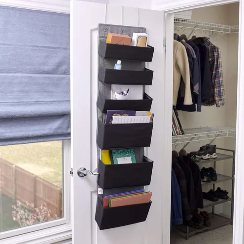 Vista 2 de Household Essentials Organizador negro de 6 bolsas de tela sobre la puerta