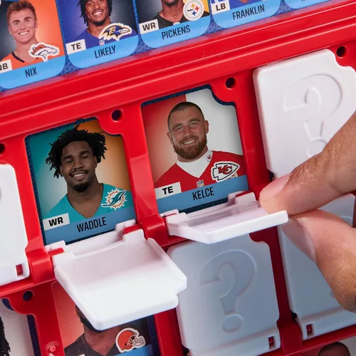 Vista 5 de Adivina quién? Juego de mesa edición NFL Juego de mesa NFL oficialmente licenciado para niños y familias A partir de 6 años 2 jugadores 15