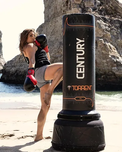 Vista 7 de Bolsas de boxeo autoportantes Century Torrent - Opciones T1 o T2 Bolsa de entrenamiento negra autoportante Ideal para artes marciales, boxeo