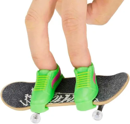 Vista 4 de Hot Wheels Skate Board 18 Shoe 3 Vehículo de juguete para niños a partir de 5 años