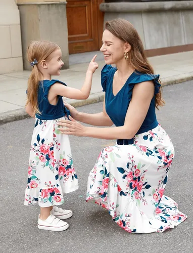 Vista 2 de PATPAT Family Matching Outfits Summer Beach Tropical Holiday Ruffle Sleeve Mommy and Me Dresses and T-Shirts Sets