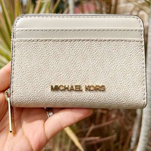 Vista 6 de Michael Kors Jet Set MK Sherbert - Funda para tarjetas de viaje MD con cremallera Light Sand Cartera con cremallera