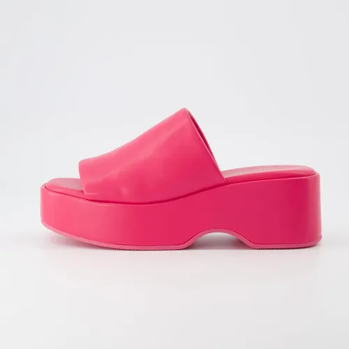 Vista 2 de CUSHIONAIRE Sandalia de plataforma Spin One Band para mujer con espuma viscoelástica