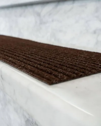 Vista 2 de Halton - Alfombra de algodón para escaleras, color marrón oscuro, apta para mascotas, 9 x 29 pulgadas (13)