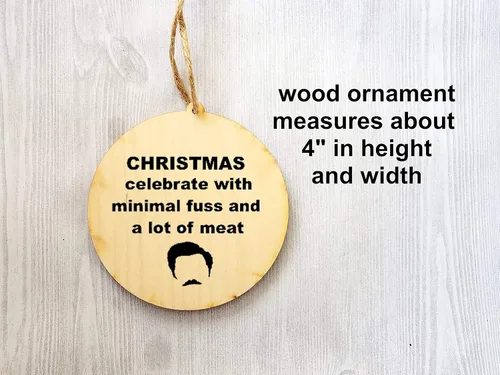 Vista 2 de Divertido regalo de adorno navideño de madera, un montón de carne, diseño original hecho a mano