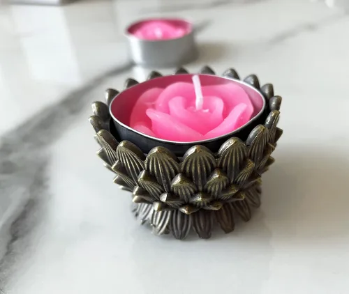 Vista 9 de Velas de té de rosa, 12 piezas hechas a mano delicadas velas de flores con 100 pétalos de rosa de seda, mini discos de vela para bodas