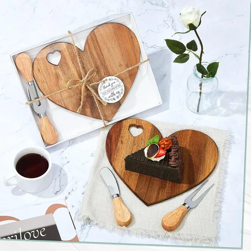 Vista 4 de Patelai 1 Juego de Tabla de Queso en Forma de Corazón para Despedida de Soltera y Baby Shower con Cuchillo, Tabla Mini de Madera para Charcutería