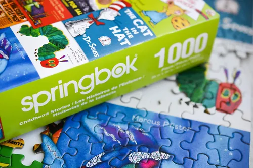 Vista 5 de Rompecabezas Springbok de 1000 piezas "Historias de la Infancia" para adultos y niños, con portadas de libros de algunas de tus tiendas favoritas