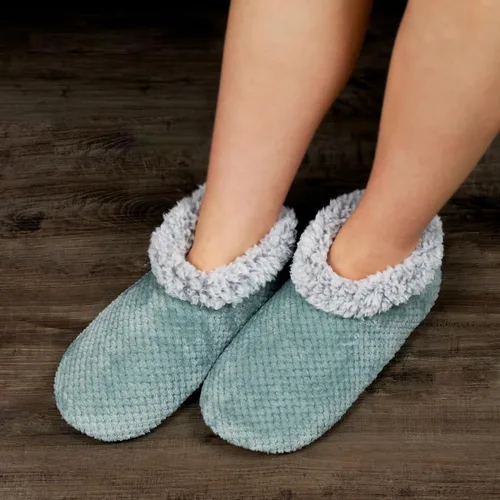 Vista 4 de The Metluks Soft Fuzzy Slippers for Women Indoor, Warm Furry House Sock Shoes Fluffy Lined, Bedroom Booties Non-Slip Gripper Soles, Winter Cozy