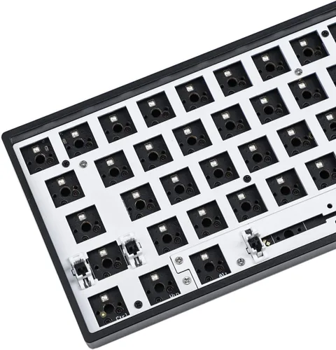 Vista 2 de Skyloong 64 GK64 GK64x RGB intercambiable en caliente programable con cable caso PCB placa Cherry MX teclado DIY kit espacio reemplazable Kit