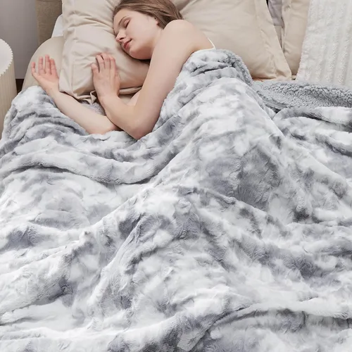 Vista 18 de Bedsure GentleSoft Manta Mullida de Sherpa - Manta de Forro Polar Cálida y Acogedora para Regalo de Mujer, Manta de Navidad de Felpa y Piel
