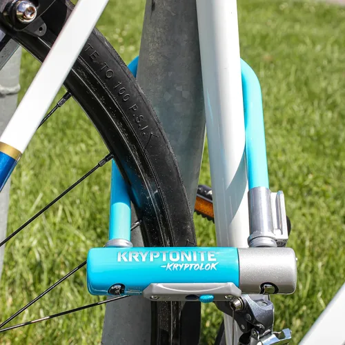 Vista 5 de Kryptonite Kryptolok Mini-7 - Cerradura en U para bicicleta, resistente antirrobo, grillete de 0.47 pulgadas con soporte de montaje y llaves