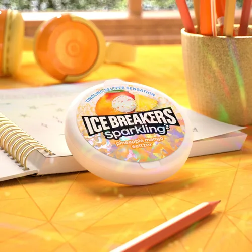 Vista 5 de ICE BREAKERS Sparkling Pineapple Mango Seltzer Latas de mentas sin azúcar, 1.5 oz (8 unidades)