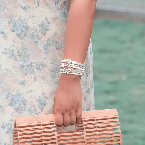 Vista 9 de FANCY SHINY Pulseras de cuero con forma de corazón, apilables, bohemias, pulseras de diamantes de imitación de resina de moda con cierre magnético