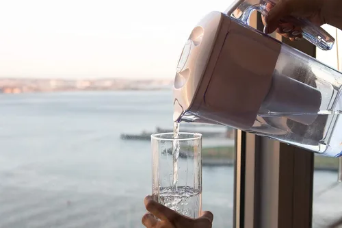 Vista 5 de Jarra de filtro de agua alcalina - Ionizador de agua pura saludable de 2.5 litros, dos filtros de carbón activado de 60 días, sin BPA, saludable