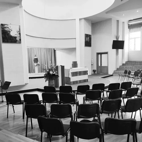 Vista 8 de VINGLI Sillas de sala de espera - Pack de 5 sillas negras de malla para iglesia y sala de conferencias, sillas apilables sin brazos para invitados