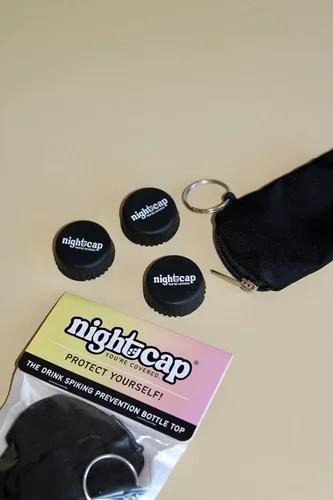 Vista 8 de NightCap Funda de bebida para botellas, cubierta de silicona para botellas de cerveza y protector de tapa de botella, tapa de seguridad