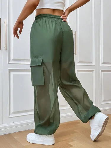 Vista 2 de OYOANGLE Pantalones cargo de malla transparente con cordón en la cintura y bolsillo con solapa para mujer