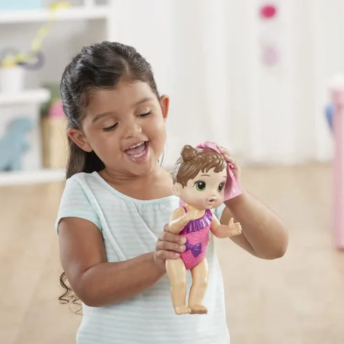 Vista 11 de Baby Alive Splash'n Snuggle Baby - Muñeca de pelo castaño para juegos acuáticos, con accesorios