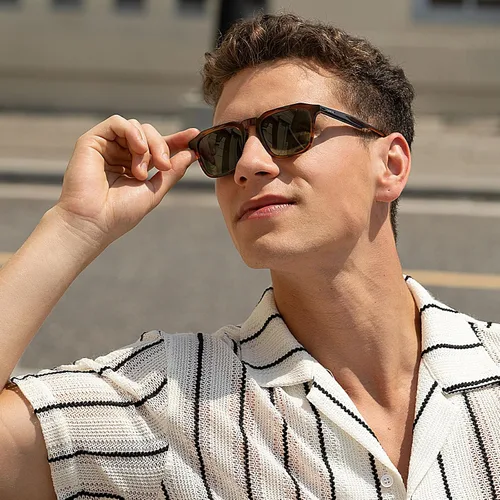 Vista 2 de CARFIA Gafas de sol cuadradas para hombre, polarizadas, retro, diseño de los años 60, acetato hecho a mano, protección UV400, lentes de sol geniales