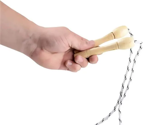 Vista 3 de The Dreidel Company Cuerdas de saltar duraderas para niños (paquete de 2), nailon con asas de madera, actividad de salto en interiores y exteriores