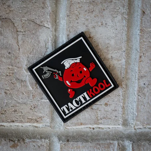 Vista 5 de Tactikool Juice Punch Man - Parodia táctica PVC Moral Patch PVC flexible suave 2.4 x 2.4 pulgadas Parte trasera de Diseño de parodia táctica