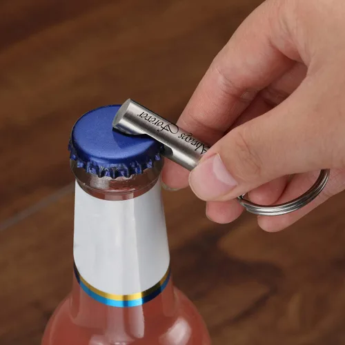 Vista 2 de PiercingJ Llavero personalizado personalizado con nombre grabado de acero inoxidable cilindro de cerveza abrebotellas llavero colgante accesorios