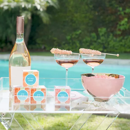Vista 5 de Sugarfina Rose All Day Bears - Gomitas de oso pequeño cubo de caramelo, 3.8 onzas, 1 unidad
