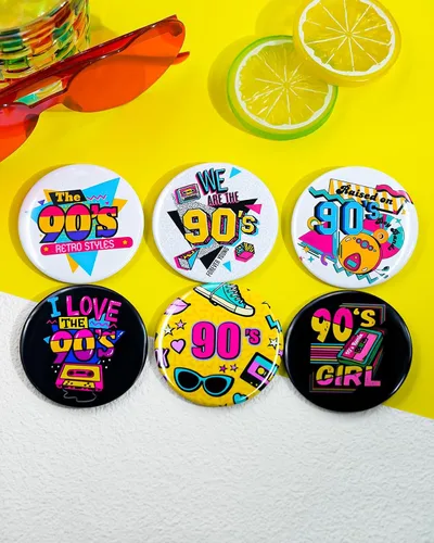 Vista 2 de Ronglry Accesorios de los años 80 y 90 para mujeres y hombres, pin de los 80 a granel para bolsos, sombreros, ropa, trajes de los años 80, disfraces