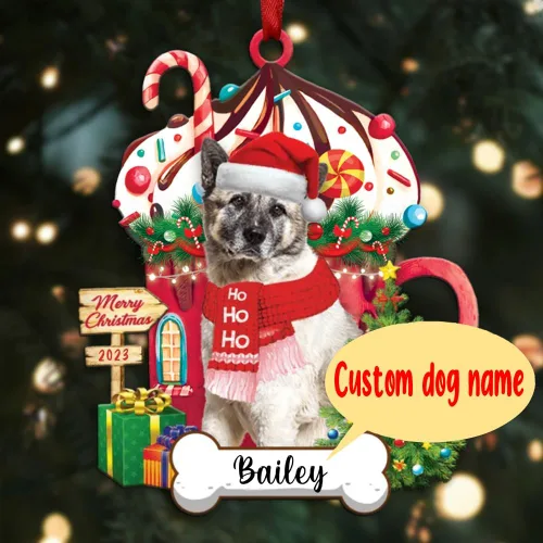 Vista 2 de Akita1 - Adorno personalizado para perro, adorno de perro con nombre personalizado, plano impreso en 2D, acrílico colgante, Papá Noel y perro